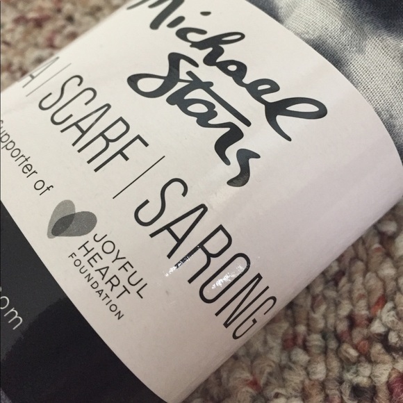 Michael Stars Black & White Ruana/Scarf - Picture 6 of 7